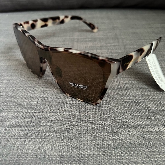 NWT VINCE CAMUTO SUNGLASSES EYEWEAR ACCESSORY